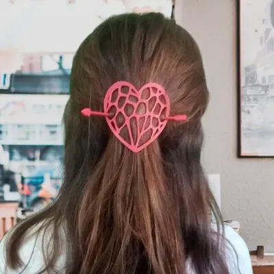 Nẹp tóc trái tim Voronoi cho ngày Valentine