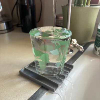 Khay thu nước tràn cho vòi nước lọc cạnh bồn rửa