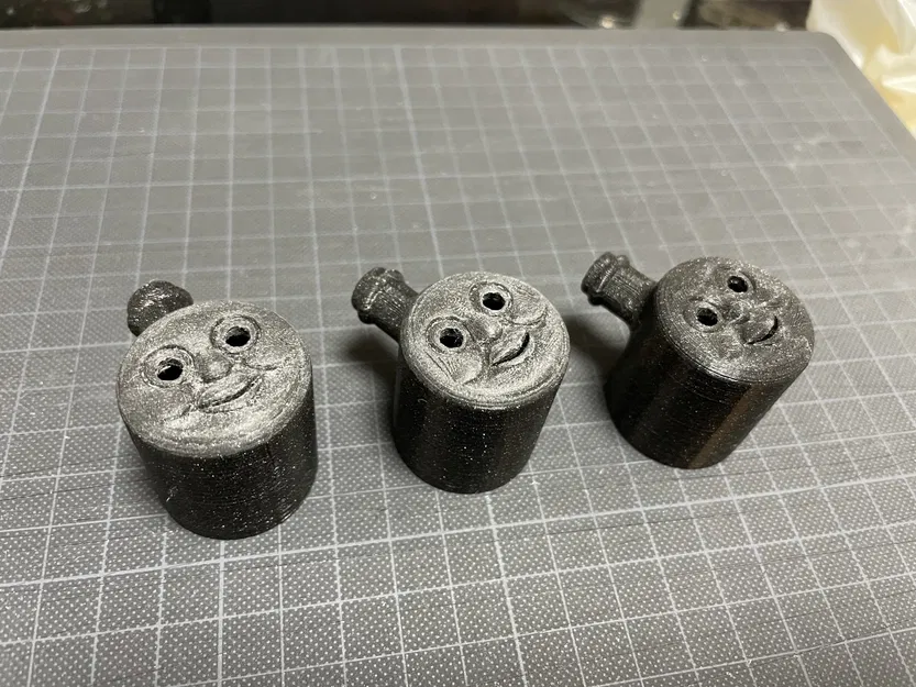 Nắp chai Thomas có ống khói hoạt động - Image 1