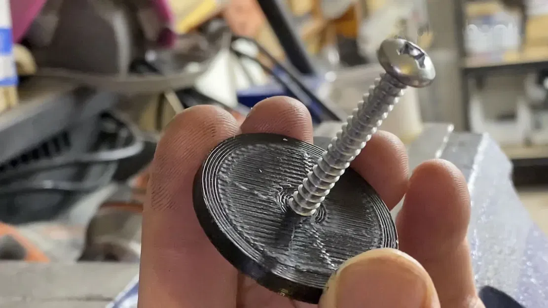 Giá đỡ cuộn filament với cạnh in gắn vào thanh gỗ - Image 1