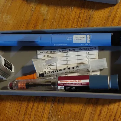 Khay đựng đồ cơ bản cho bút và vật dụng cá nhân