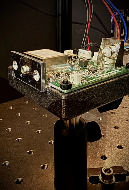 Giá đỡ cho photodiode Hamamatsu C10508-01 với lỗ thông Voronoi - Image 1