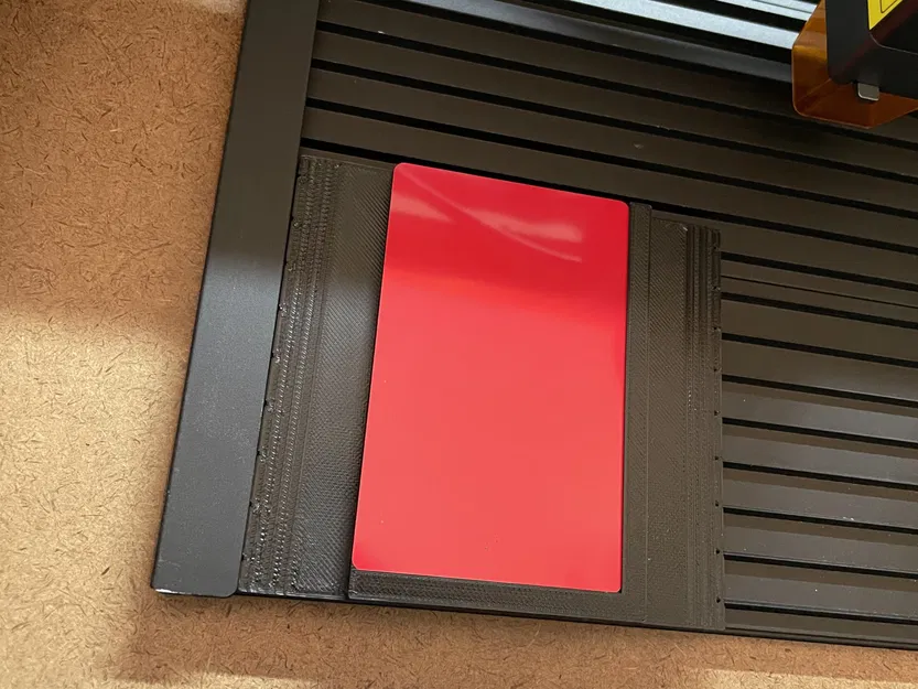 Giá đỡ danh thiếp bằng nhôm cho nền khắc laser Ortur - Image 1