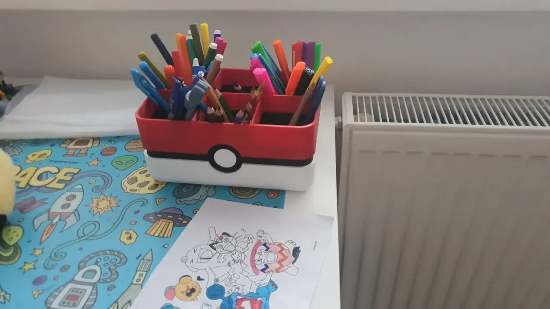 Giá đỡ bút hình Pokeball cho fan Pokemon - Image 1