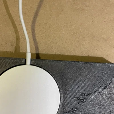 Khay đựng đồ kiêm sạc không dây cho AirPods
