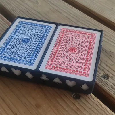 Hộp đựng thẻ chơi đơn giản