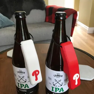 Mở nắp chai hình đồng xu với logo Phillies