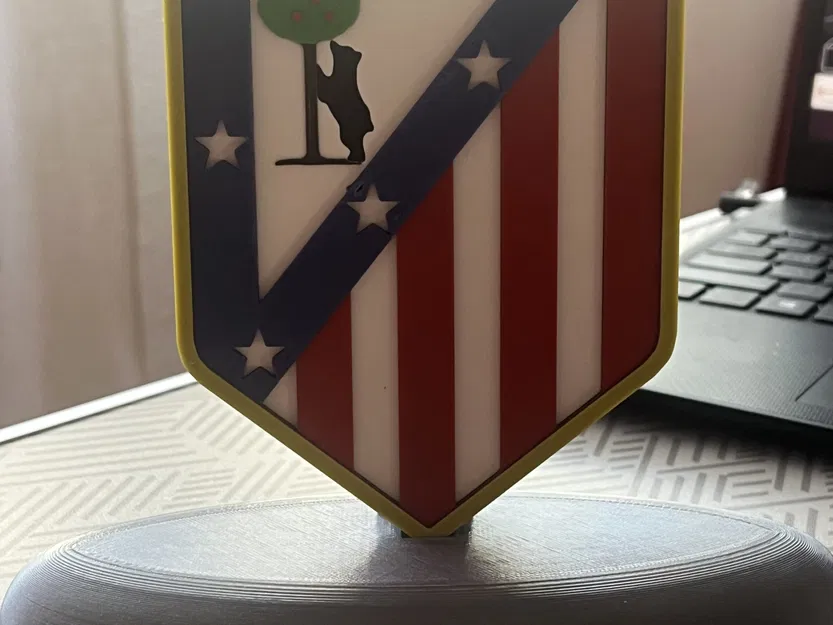 Giá đỡ cho huy hiệu Atletico de Madrid ở tỷ lệ 65% - Image 7