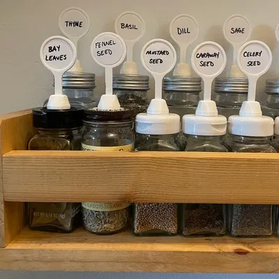 Nhãn dán cho lọ gia vị tiện lợi trong bếp