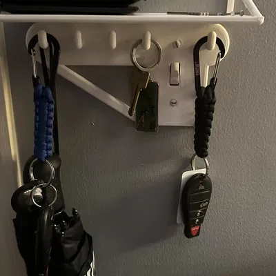 Nắp công tắc đèn có móc treo và kệ để đồ