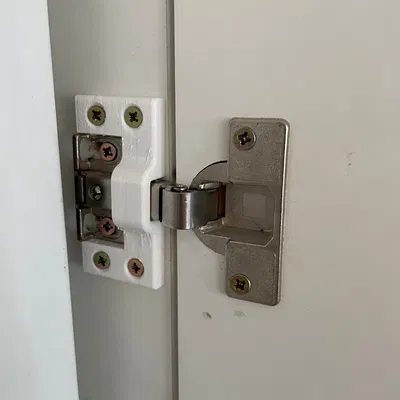 Sửa chữa bản lề tủ lạnh bị hỏng