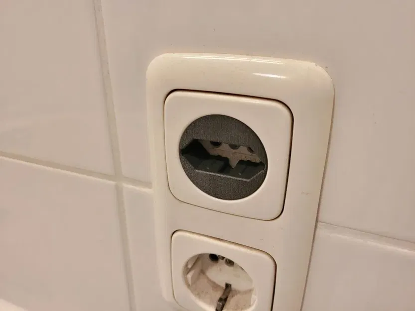 Bộ chuyển đổi Europlug Schuko và nắp chống bụi Schuko - Image 2