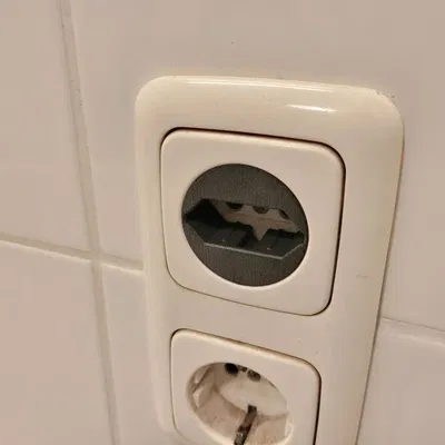 Bộ chuyển đổi Europlug Schuko và nắp chống bụi Schuko