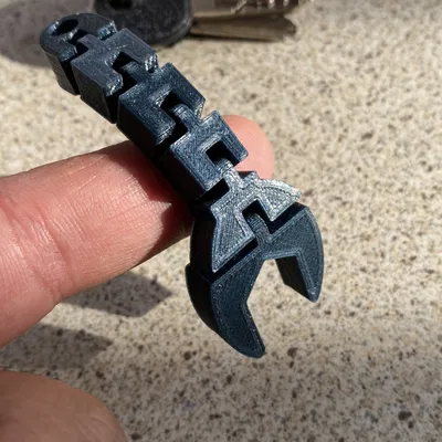 Móc khóa cờ lê linh hoạt