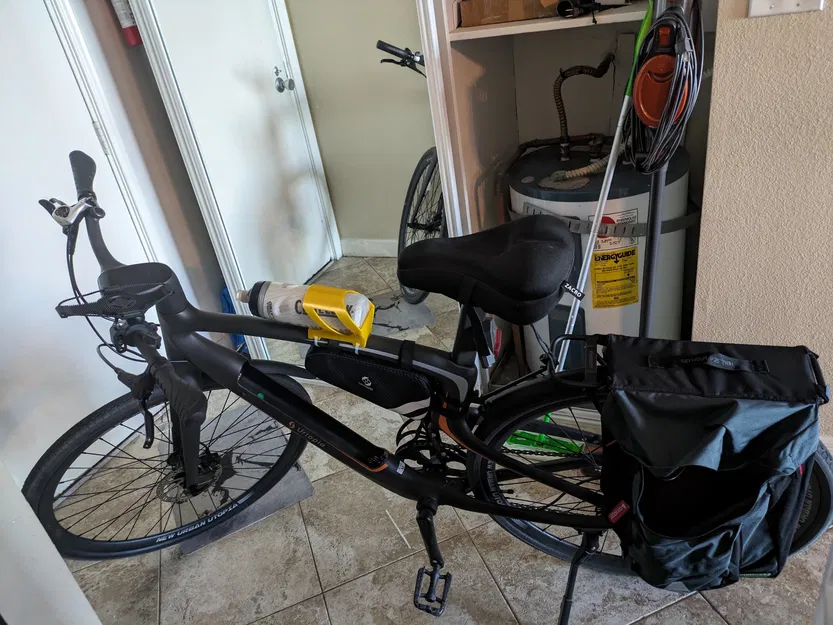 Giá đỡ chai nước cho xe đạp Urtopia Carbon One - Image 1