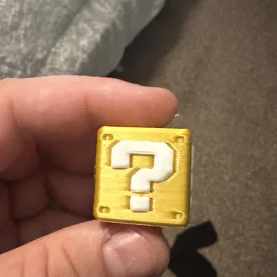 Khối câu hỏi Mario thu nhỏ cho bút chì trẻ em