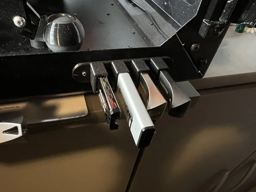 Giá đỡ USB cho hộp đựng Prusa - Image 1