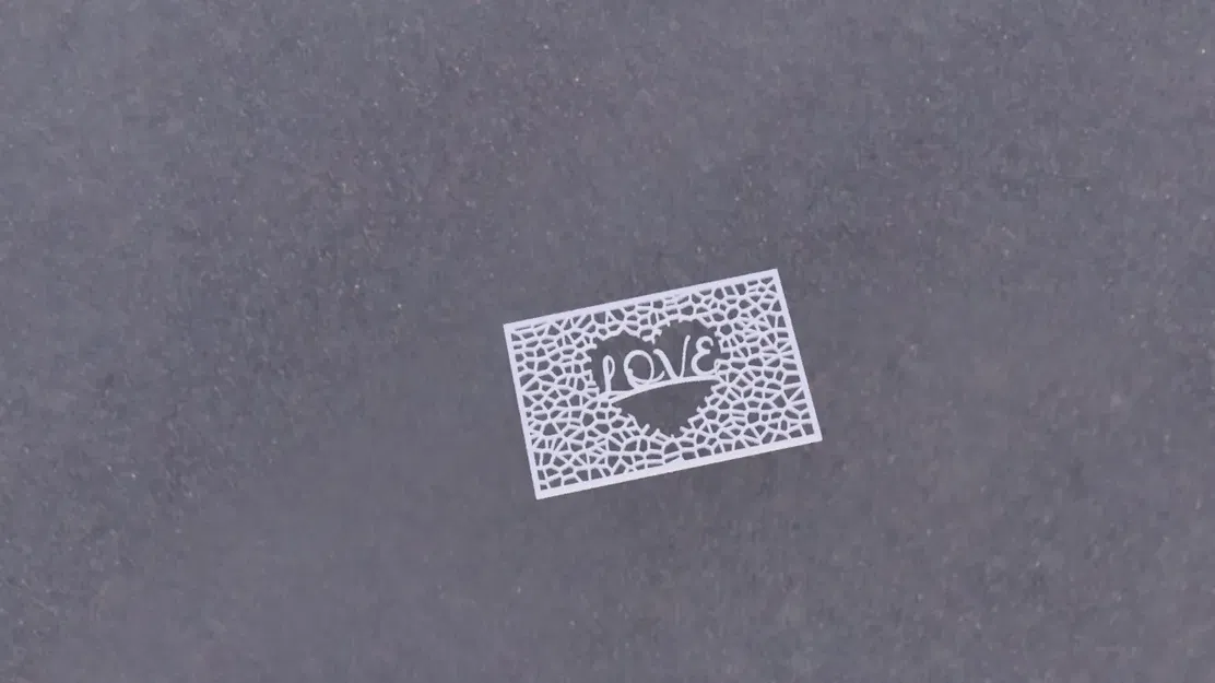 Trái tim khung với thiết kế Voronoi và tình yêu bên trong - Image 2