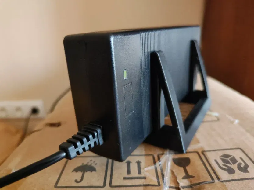 Giá đỡ sạc cho xe điện Hiper b2 - Image 1