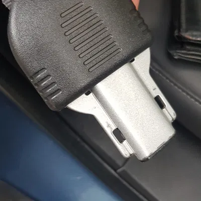 Kẹp dây an toàn cho ghế sau Ford Mondeo MK5