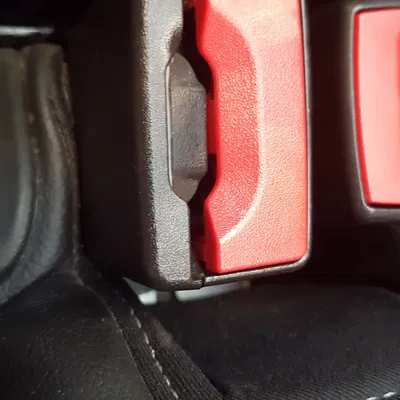 Kẹp dây an toàn cho ghế sau Ford Mondeo MK5