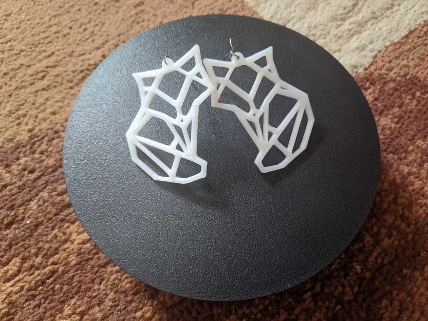 Bông tai hình sói phong cách low-poly dễ in - Image 1