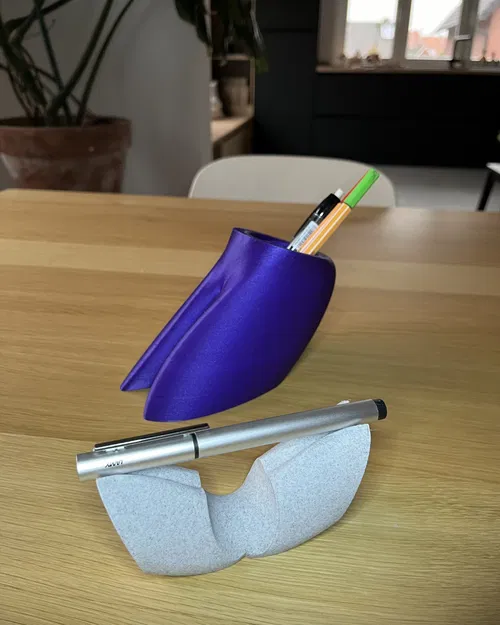 Giá đỡ bút hình chú dê giúp tổ chức văn phòng - Image 1