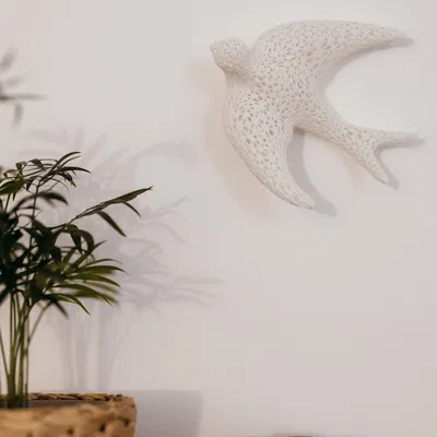 Trang trí tường hình chim én bằng sứ phong cách Voronoï