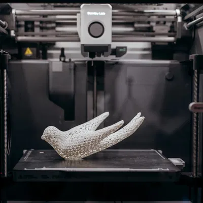 Trang trí tường hình chim én bằng sứ phong cách Voronoï