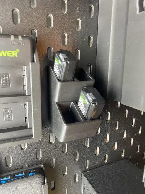 Giá đỡ pin camera trên bảng ghim Ikea Skadis - Image 2