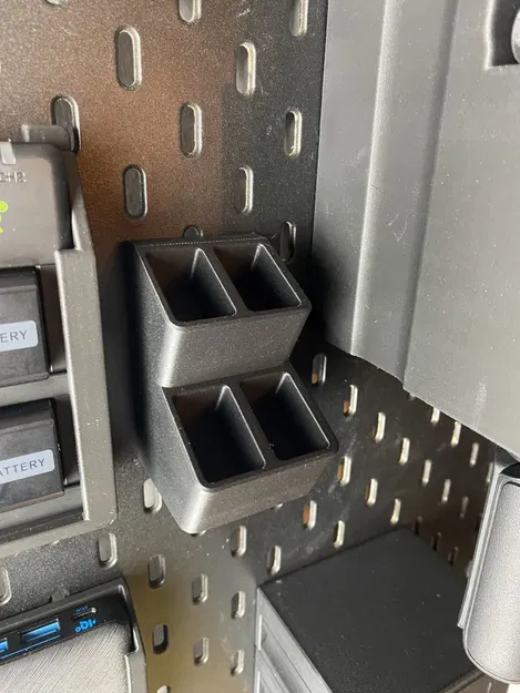 Giá đỡ pin camera trên bảng ghim Ikea Skadis - Image 4