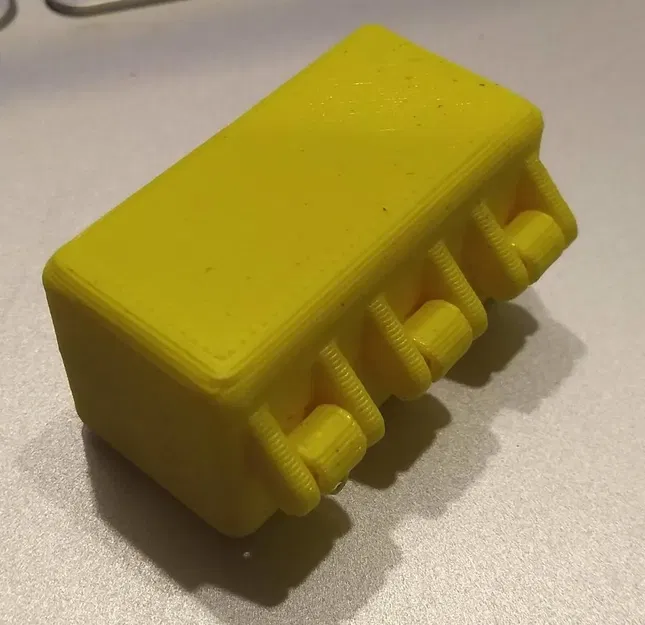 Hộp có bản lề và khóa từ tính Parametric (F360) - Image 2