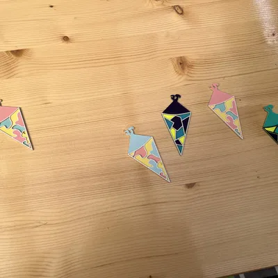 Trang trí bàn với Schultüten 4 màu sắc khác nhau