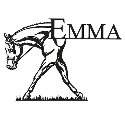 Ngựa Emma đang đi trên cỏ