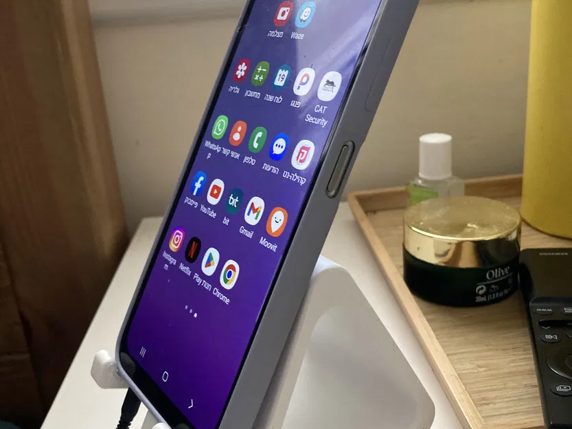 Giá đỡ điện thoại Galaxy A23 với kết nối USB và tai nghe - Image 1