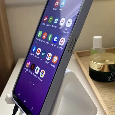 Giá đỡ điện thoại Galaxy A23 với kết nối USB và tai nghe