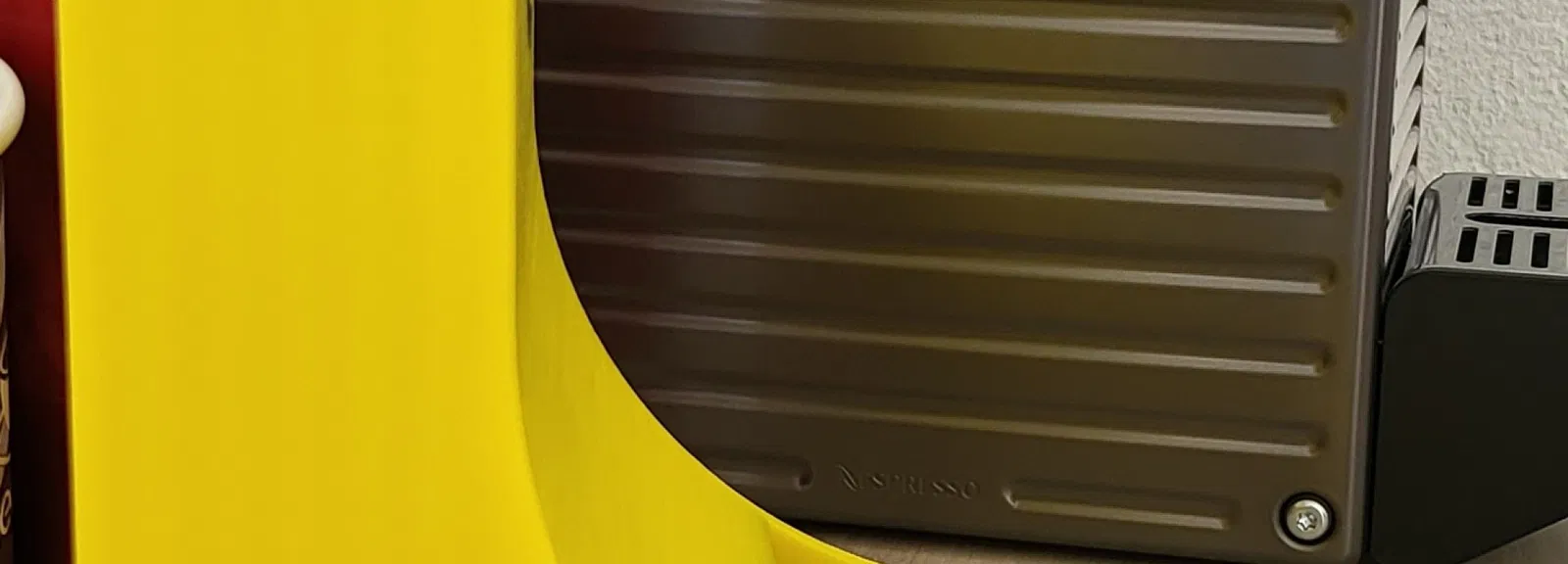 Giá đỡ ba tầng cho viên nén Nespresso với logo - Image 1