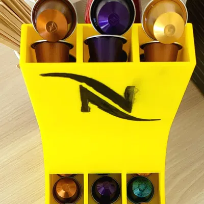 Giá đỡ ba tầng cho viên nén Nespresso với logo