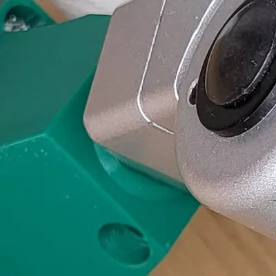 Giá đỡ đèn cho thợ đồng hồ với bốn vít cố định