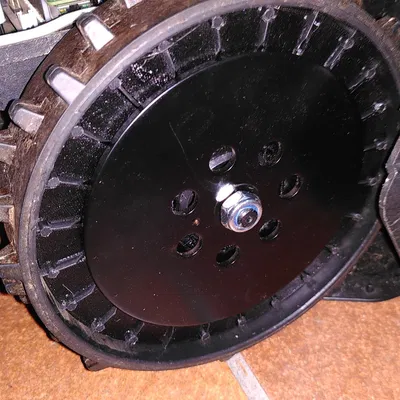 Trọng lượng bánh xe YardForce Classic 500 để tăng độ bám đường