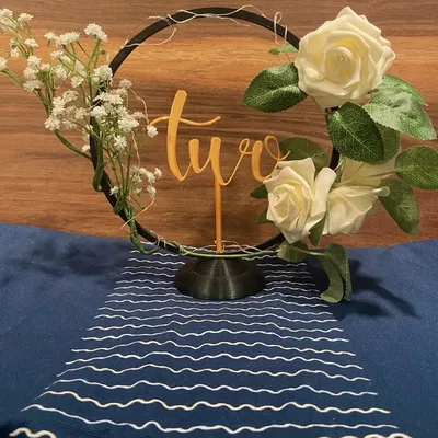 Trung tâm hoa cưới hình vòng và số bàn