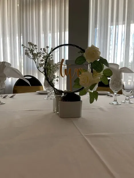 Trung tâm hoa cưới hình vòng và số bàn - Image 4