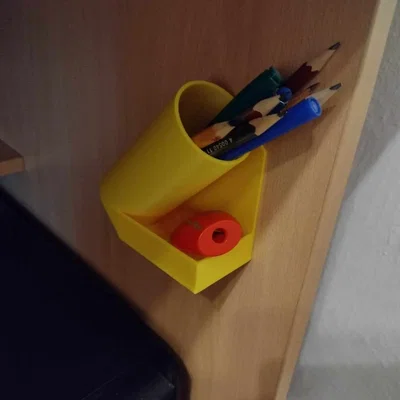 Giá đỡ bút tiện lợi không chiếm diện tích trên bàn