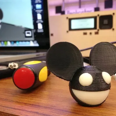 Mũ bảo hiểm Deadmau5 cho in 3D với kỹ thuật đùn đôi