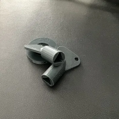 Chìa khóa hình tam giác ngắn cho tủ điện/gas 16mm