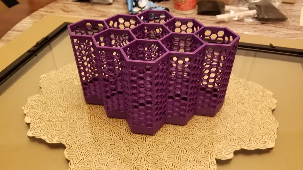 Giá đỡ bàn làm việc họa tiết tổ ong - Image 3