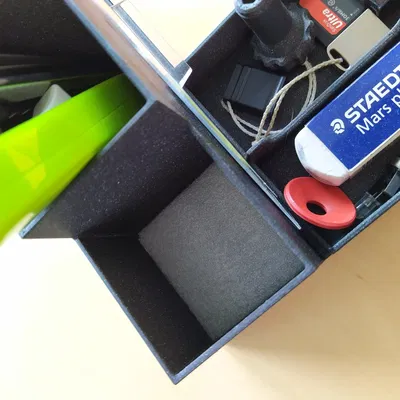 Giá đỡ bút đa năng cho bàn làm việc