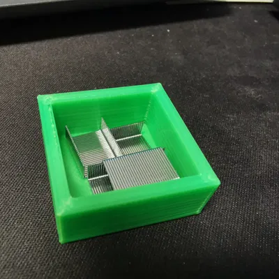 Hộp đựng ghim giấy hình khối đơn giản