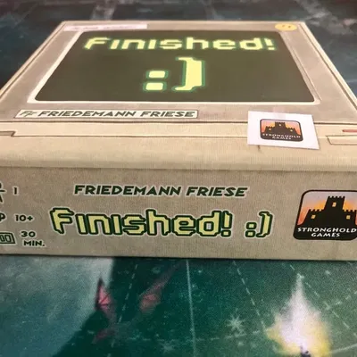 Hộp đựng thẻ bài cho trò chơi "Finished!