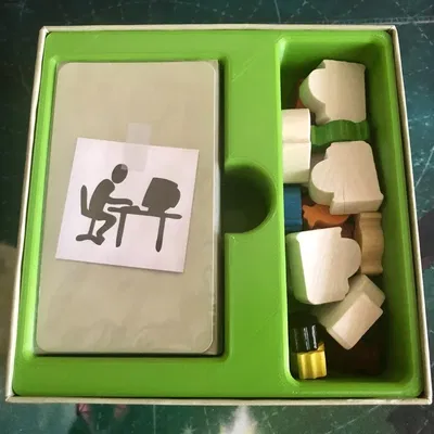 Hộp đựng thẻ bài cho trò chơi "Finished!